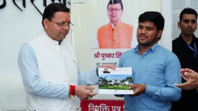 मुख्यमंत्री धामी ने नवनियुक्त सहायक समीक्षा अधिकारियों को सौंपे नियुक्ति पत्र