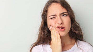 मसूड़ों में सूजन या दाँत टूट रहे हैं ? यह सिर्फ डेंटल नहीं, हड्डियों की बीमारी का भी हो सकता है संकेत