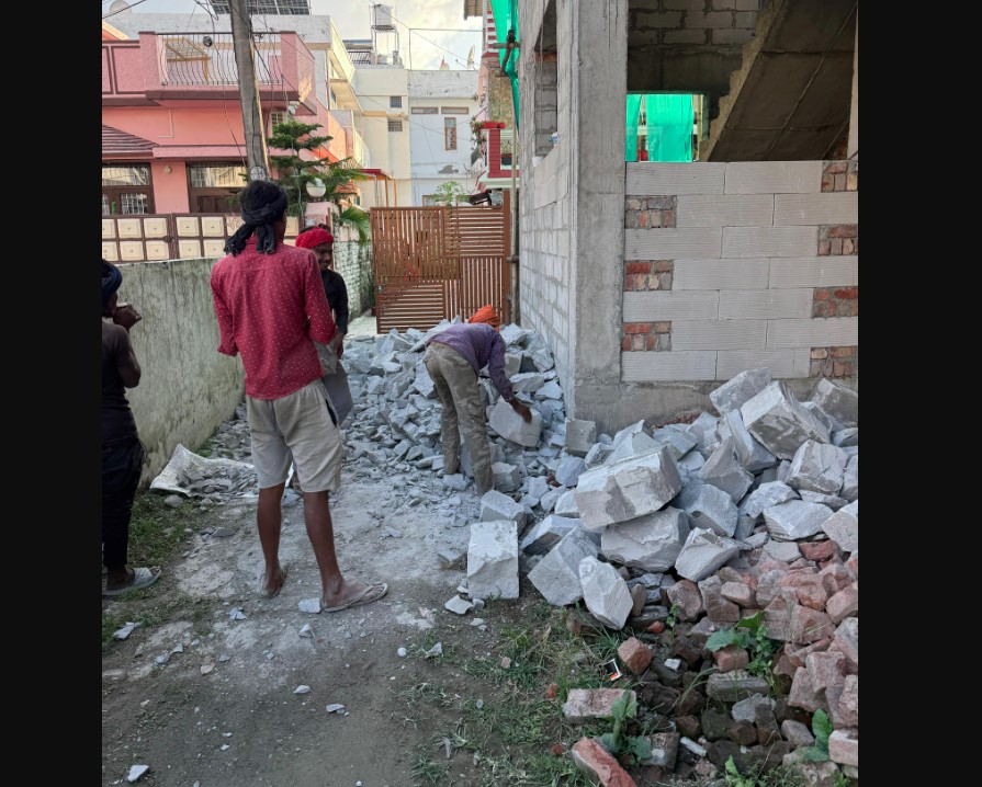 एमडीडीए की बड़ी कार्रवाई : कांवली रोड पर अवैध व्यावसायिक निर्माण ध्वस्त