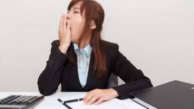 फोकस करने बैठते ही आने लगती है नींद? हो सकता है यह आलस नहीं, शरीर में पोषक तत्वों की कमी का हो संकेत