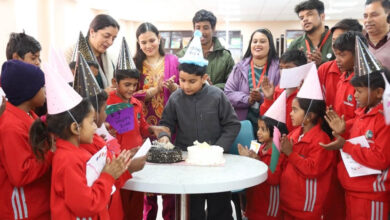 जिलाधिकारी सविन बंसल की प्रेरणाप्रद पहल : इंटेसिव केयर सेंटर साधुराम के बच्चों संग बनाया बेटे सनक का जन्मदिन