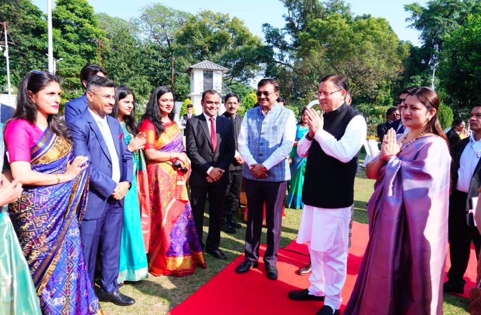 मुख्यमंत्री आवास में IAS अधिकारियों की अनौपचारिक बैठक, सीएम धामी बोले : “यह दशक उत्तराखंड का दशक”