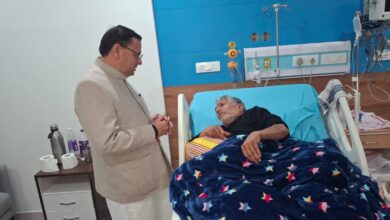 यूकेडी के वरिष्ठ नेता दिवाकर भट्ट से मिलने अस्पताल पहुँचे मुख्यमंत्री धामी, जाना हालचाल