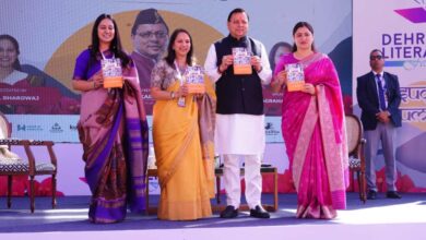 देहरादून लिटरेचर फेस्ट में CM धामी ने किया ‘लीडिंग लेडीज ऑफ इंडिया’ पुस्तक का विमोचन