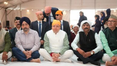 सीएम धामी ने गुरु नानक देव जी के प्रकाश पर्व पर गुरुद्वारा साहिब में टेका मत्था