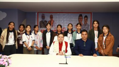 मुख्यमंत्री धामी ने देवप्रयाग के मेधावी छात्र-छात्राओं के साथ किया संवाद