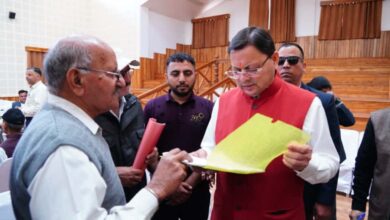 जनता से सीधा संवाद- जनता मिलन कार्यक्रम में मुख्यमंत्री धामी ने सुनी जन समस्याएं