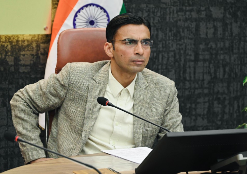 बच्चों से उनका बचपन, शिक्षा छीनने वालों को बख्शा नहीं जाएगा : जिलाधिकारी