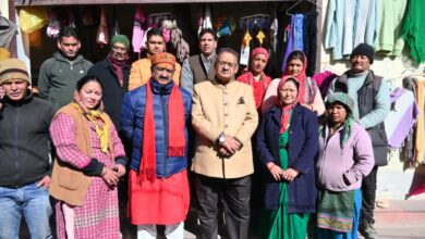 देश के प्रथम गांव माणा पहुंचे ग्राम्य विकास मंत्री गणेश जोशी, सेना के जवानों और ग्रामीणों से की मुलाकात