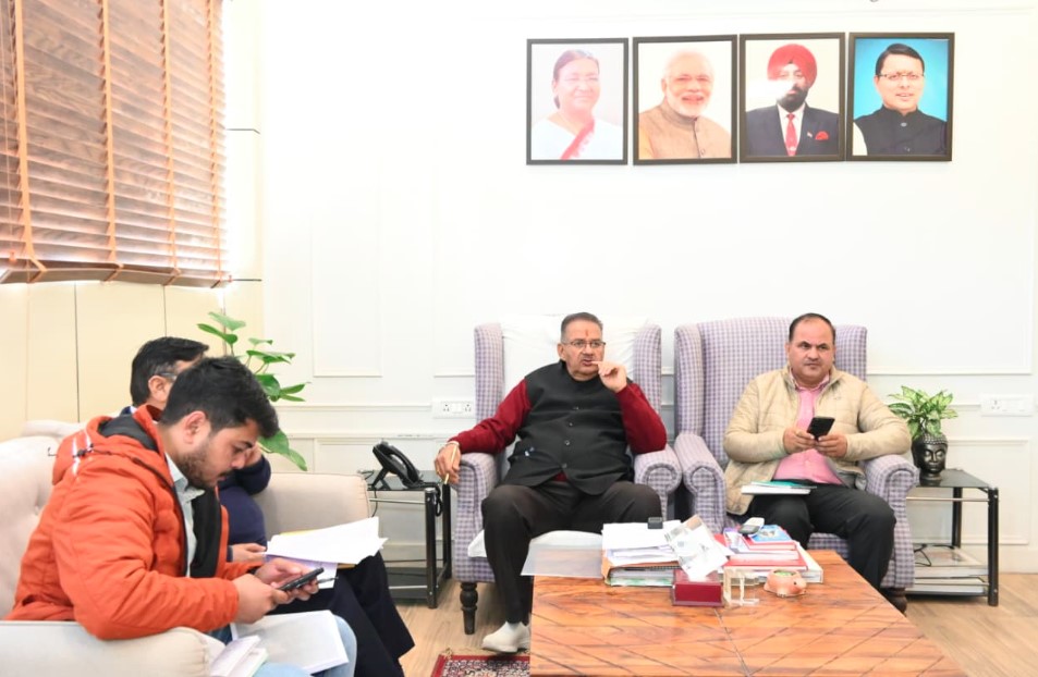 मसूरी विधानसभा क्षेत्र के पुनर्निर्माण कार्यों की समीक्षा, मंत्री गणेश जोशी ने दिए सख्त निर्देश