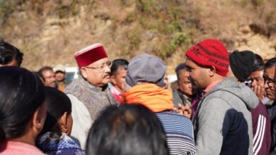 बाघ के हमले में मृत रानी देवी के परिजनों से मिले सतपाल महाराज