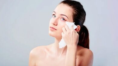 वेट वाइप्स से चेहरे की सफाई करना पड़ सकता है भारी, जानें इसके नुकसान