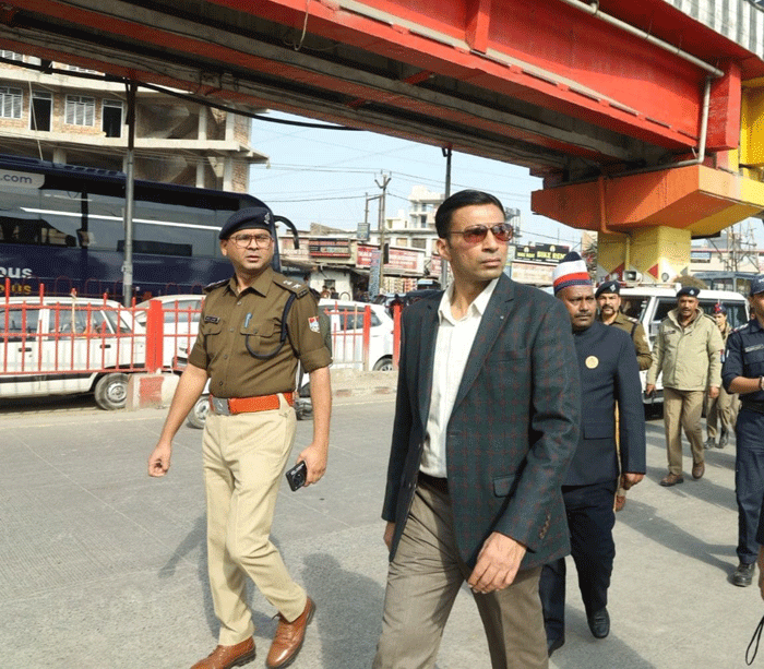 जिलाधिकारी के दौरे का असर : आईएसबीटी पर निकासी गेट खुला, पार्किंग निर्माण प्रारंभ