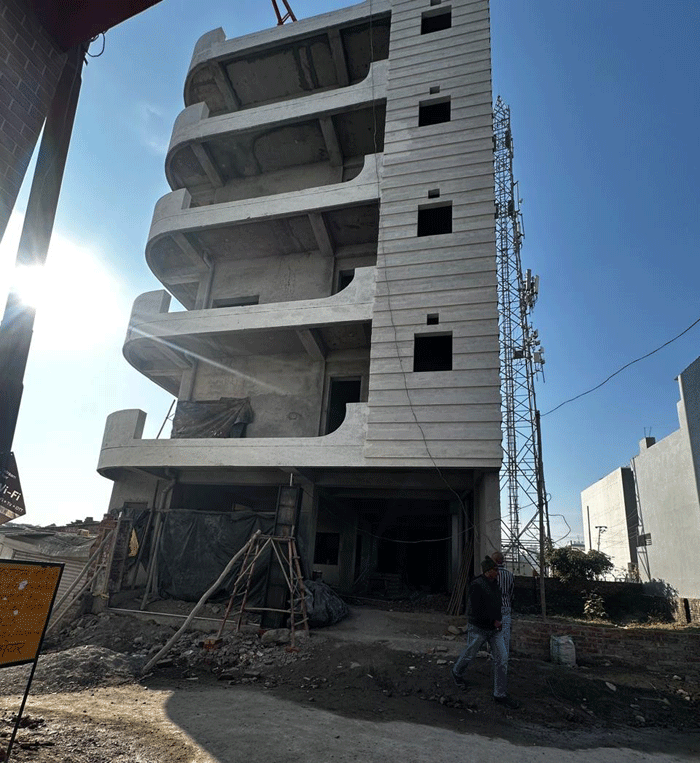 अवैध निर्माणों पर एमडीडीए का सख़्त प्रहार : सहस्त्रधारा रोड क्षेत्र में दो बड़े निर्माण सील