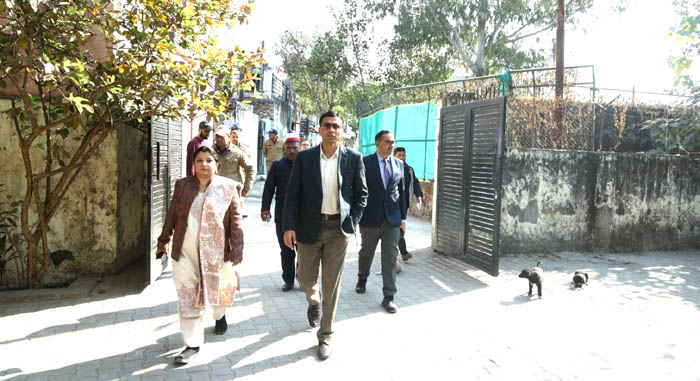 The District Magistrate inspected the arrangements for rain shelters