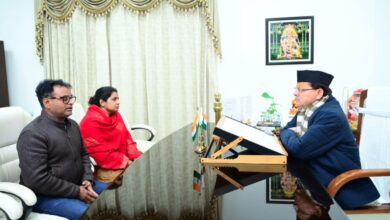 दिवंगत पत्रकार पंकज मिश्रा के परिजनों ने मुख्यमंत्री धामी से की मुलाकात