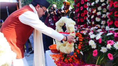 विजय दिवस पर सीएम धामी ने वीर बलिदानियों को दी श्रद्धांजलि