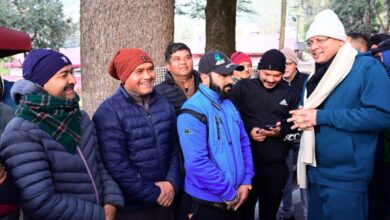 मुख्यमंत्री धामी ने सुबह भ्रमण के दौरान स्थानीय लोगों और पर्यटकों से किया संवाद