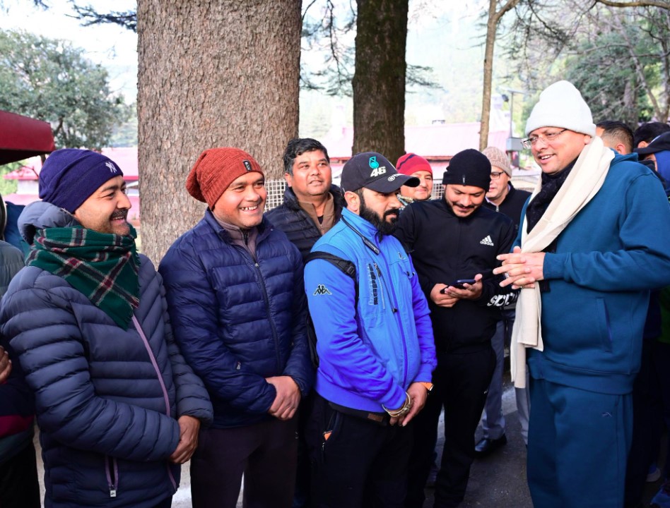 मुख्यमंत्री धामी ने सुबह भ्रमण के दौरान स्थानीय लोगों और पर्यटकों से किया संवाद