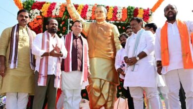 सीएम धामी ने देश के पूर्व प्रधानमंत्री अटल बिहारी वाजपेयी की प्रतिमा का किया अनावरण