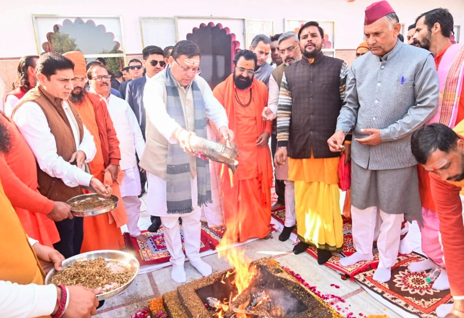 मुख्यमंत्री धामी ने दक्षेश्वर महादेव मंदिर में की पूजा-अर्चना, सिद्धपीठ हनुमानगढ़ी मंदिर के भी किए दर्शन