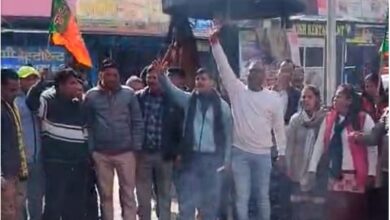 लोकप्रिय मंत्री रेखा आर्या के अपमान पर भड़के भाजपा कार्यकर्ता