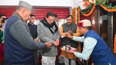 भद्रकाली मंदिर पहुंचे सीएम धामी, गणेश जोशी संग की पूजा-अर्चना