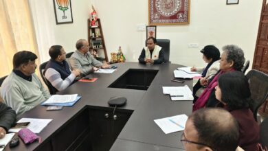 स्वास्थ्य मंत्री डॉ. धन सिंह रावत ने स्वास्थ्य, वित्त और कार्मिक विभाग के अधिकारियों के साथ की समीक्षा बैठक