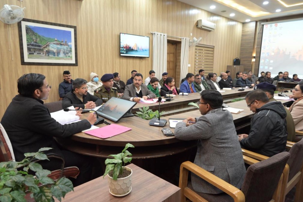 गणतंत्र दिवस की तैयारियों की समीक्षा बैठक, डीएम सविन बंसल ने दिए सख्त निर्देश