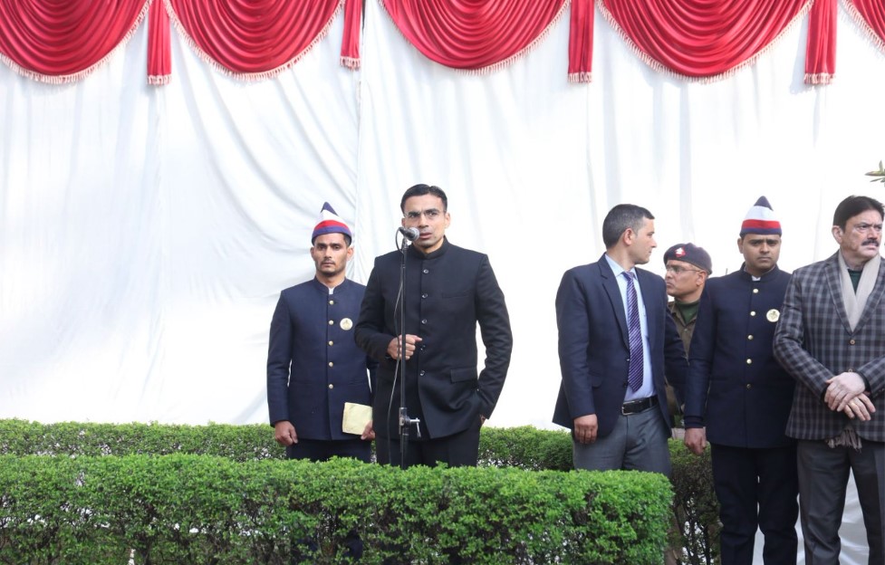 लोकतंत्र की मजबूती प्रशासनिक पारदर्शिता और जनसेवा से संभव- डीएम