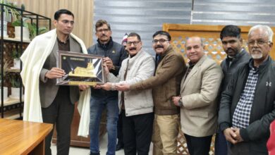 डीएम को उत्कृष्ट सेवा कार्यों के लिए जर्नलिस्ट यूनियन ने किया सम्मानित