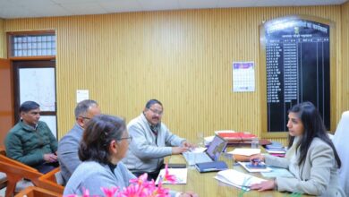 जनपद में सुदृढ़ स्वास्थ्य सेवाओं के लिए जिलाधिकारी ने की व्यापक समीक्षा