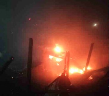 खरसाली गांव में देर रात लगी आग, दुकानों और घरेलू सामान को भारी नुकसान