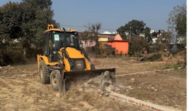 एमडीडीए की बड़ी कार्रवाई- हरभजवाला और मेहुवाला में अवैध प्लॉटिंग पर चला बुलडोजर