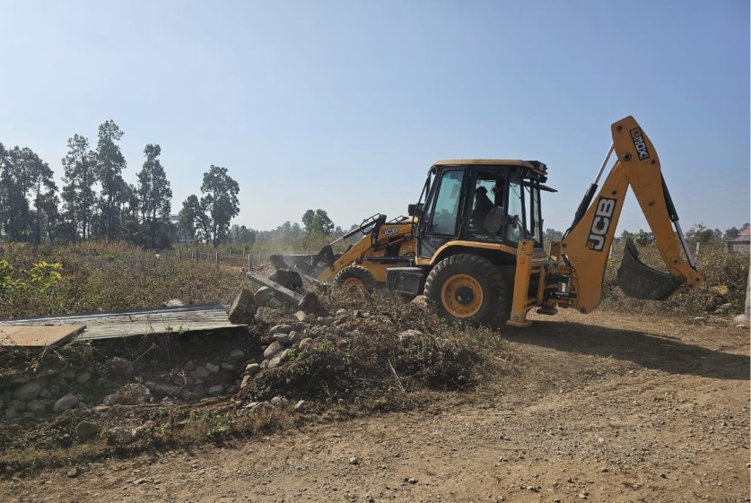 एमडीडीए की सलियावाला धौलास में अवैध प्लॉटिंग पर बड़ी कार्रवाई