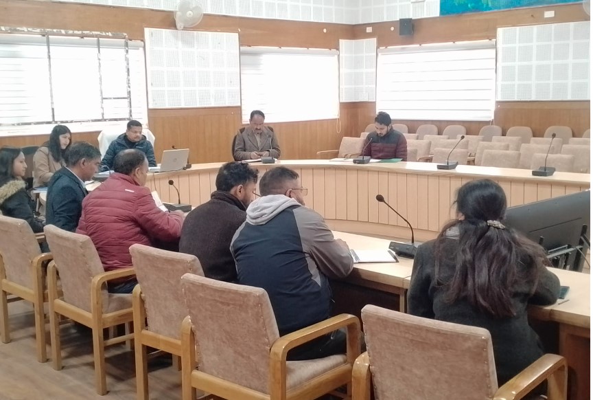 जिला गंगा समिति की मासिक बैठक में कूड़ा एवं अपशिष्ट प्रबंधन पर कड़े निर्देश