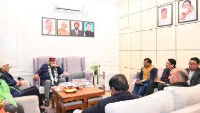 बारिश न होने से फसलों को नुकसान, कृषि मंत्री गणेश जोशी ने अधिकारियों के साथ की समीक्षा बैठक