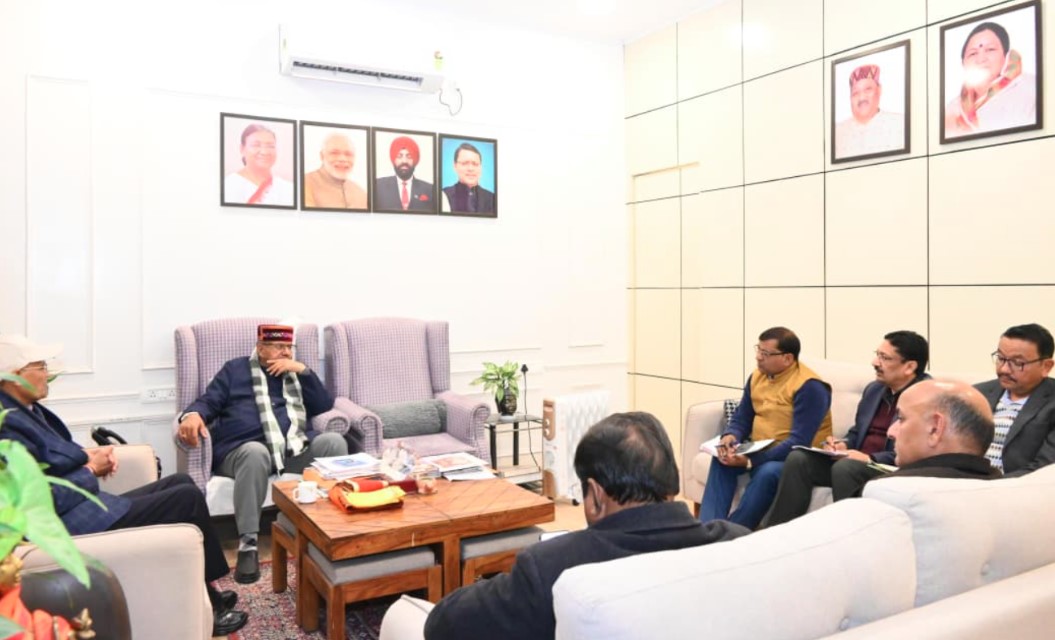 बारिश न होने से फसलों को नुकसान, कृषि मंत्री गणेश जोशी ने अधिकारियों के साथ की समीक्षा बैठक