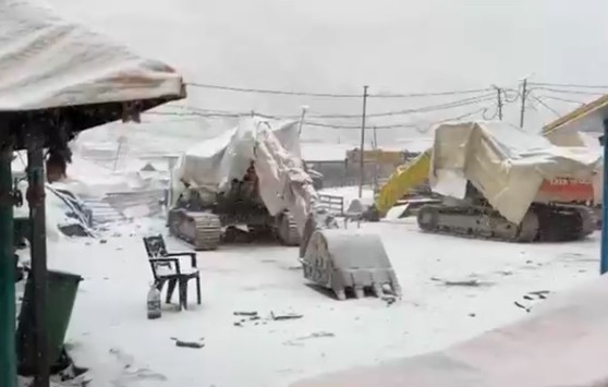 केदारनाथ में साल की पहली बर्फबारी, तापमान में आई गिरावट