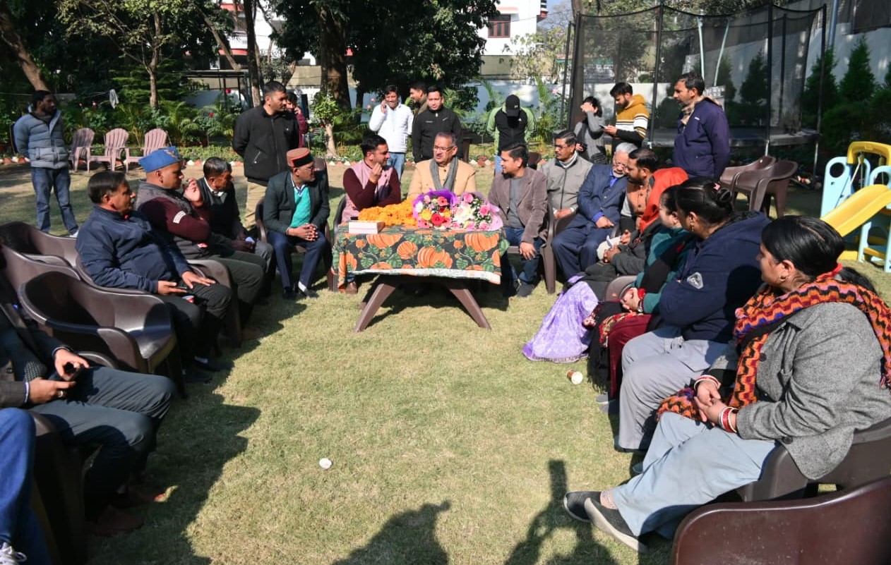 समान कार्य समान वेतन के लिए उपनल कर्मचारी महासंघ ने मंत्री गणेश जोशी से भेंट कर जताया आभार