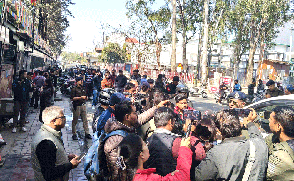 देहरादून में सनसनीखेज वारदात : तिब्बती मार्केट के सामने युवक की गोली मारकर हत्या