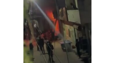 बर्तन की दुकान में गैस सिलेंडर फटने से लगी भीषण आग, इलाके में मची अफरा-तफरी