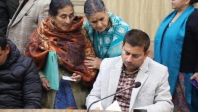 जनता दरबार में 190 शिकायतें दर्ज, कई मामलों का मौके पर समाधान