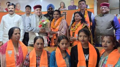 कांग्रेस, बसपा समेत अन्य दलों के सैकड़ों कार्यकर्ताओं ने भाजपा का दामन थामा