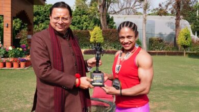 मुख्यमंत्री धामी ने बॉडी बिल्डर प्रतिभा थपलियाल को किया सम्मानित