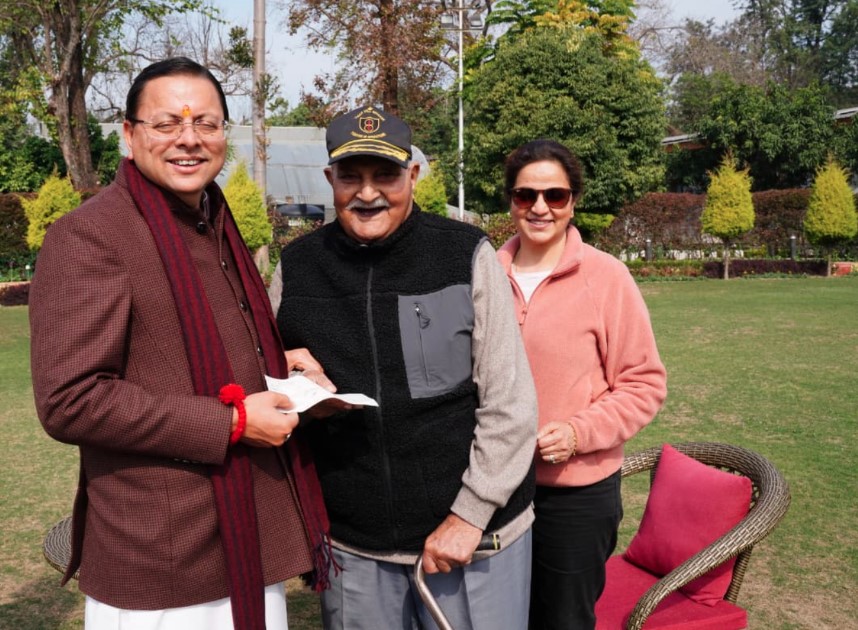 सेवानिवृत्त ब्रिगेडियर ने मुख्यमंत्री राहत कोष में दिया 10 लाख का योगदान