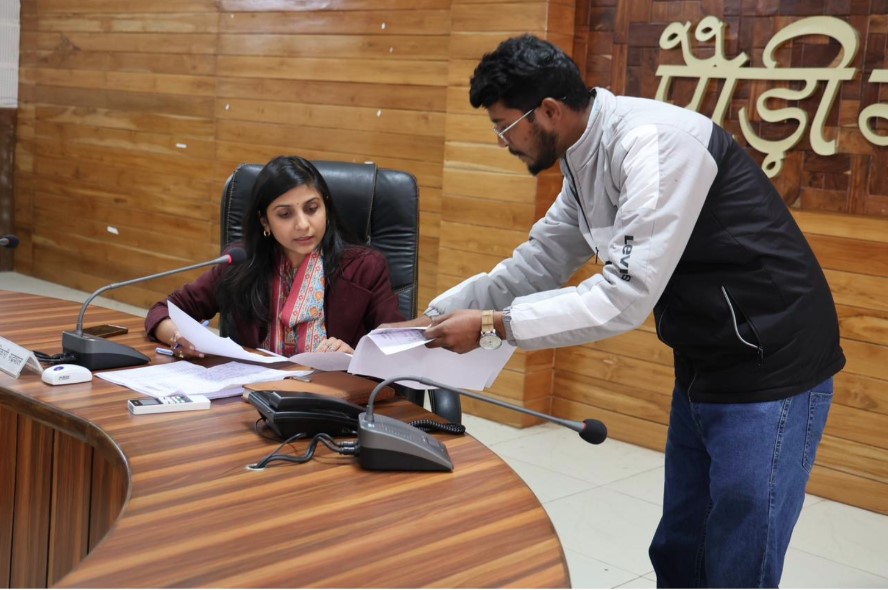 जनता मिलन कार्यक्रम में एक दर्जन से अधिक शिकायतें दर्ज, अधिकांश का मौके पर ही निस्तारण