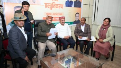 सैनिक कल्याण मंत्री गणेश जोशी से पूर्व सैनिकों ने की मुलाकात