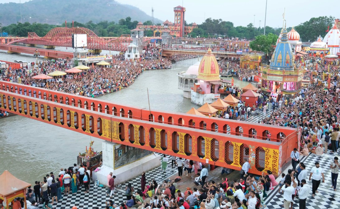 पर्यटकों की बढ़ती संख्या ने बनाया नया कीर्तिमान, 2025 में 6 करोड़ से अधिक सैलानी पहुँचे उत्तराखण्ड