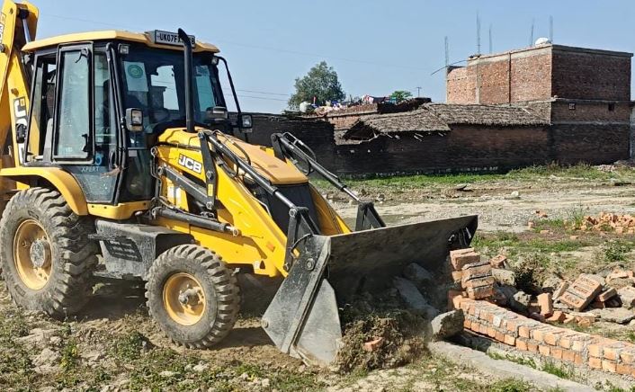 एमडीडीए की सख्त कार्रवाई, लगभग 25 बीघा अवैध प्लॉटिंग पर ध्वस्तीकरण व अवैध निर्माण पर सीलिंग की कार्यवाही